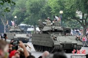 爻卦六爻美国纪念陆军成立250周年阅兵仪式在华盛顿举行